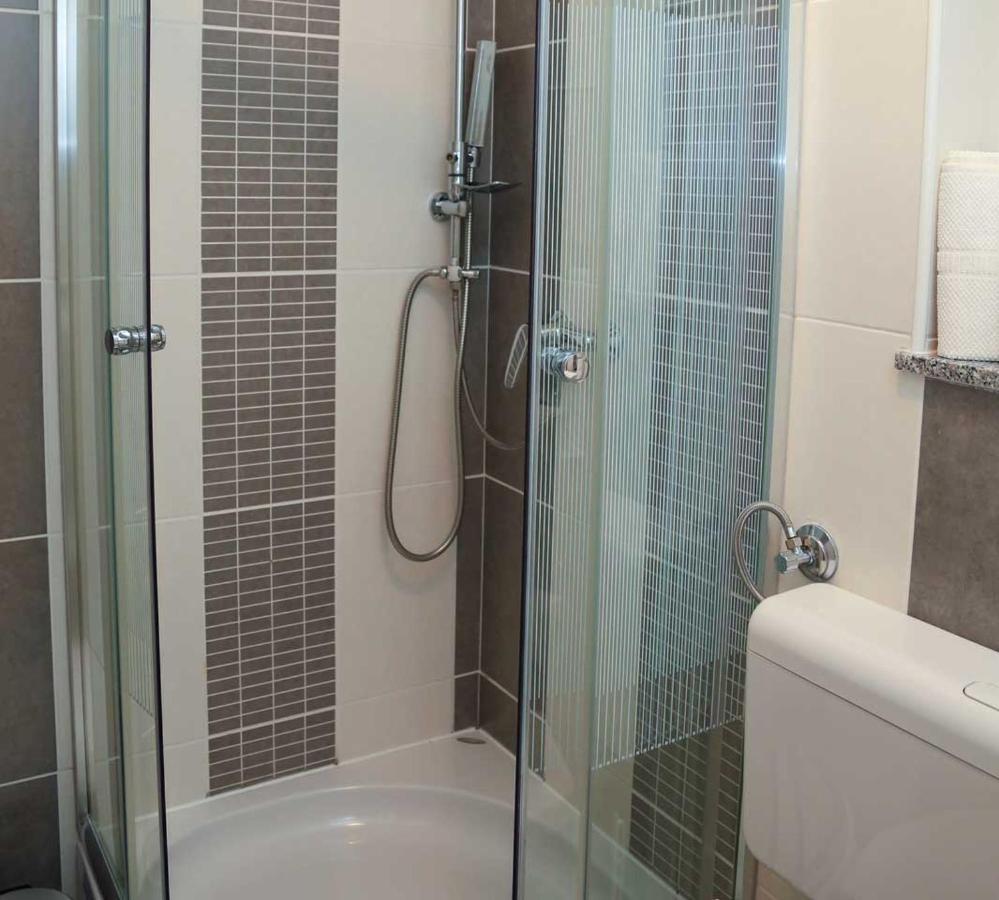 Adrian-Apartments-51511-Malinska-Otok-Krk Primorska 21 Buitenkant foto