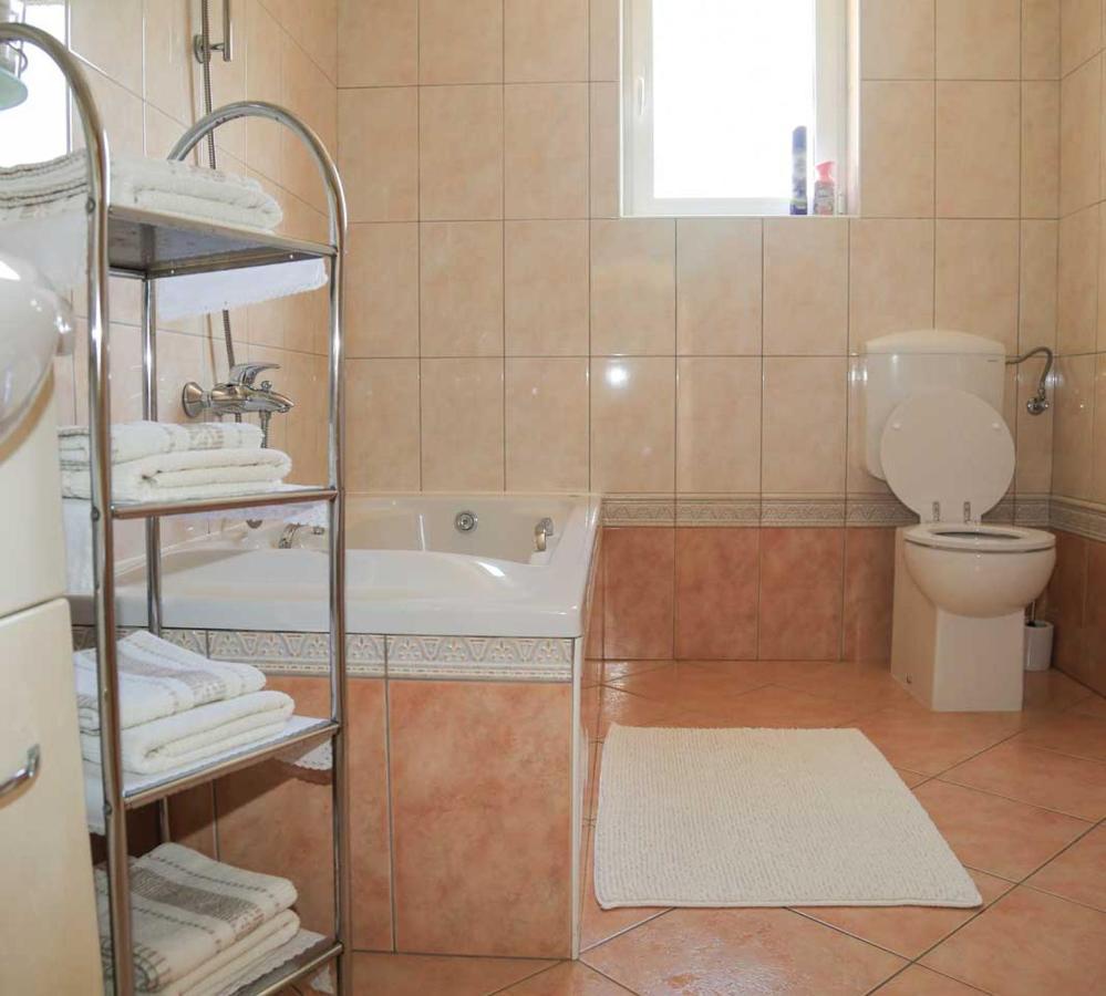 Adrian-Apartments-51511-Malinska-Otok-Krk Primorska 21 Buitenkant foto