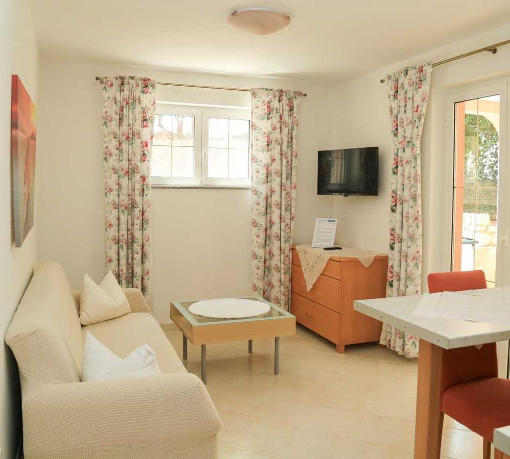 Adrian-Apartments-51511-Malinska-Otok-Krk Primorska 21 Buitenkant foto