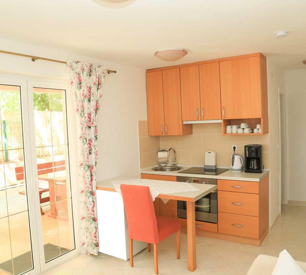 Adrian-Apartments-51511-Malinska-Otok-Krk Primorska 21 Buitenkant foto